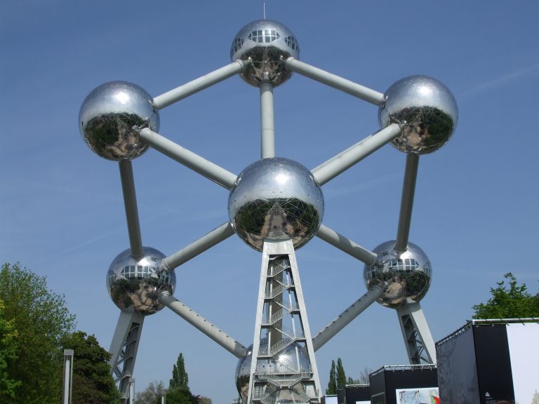 brussels passengers will use sustainable public transport. image of the atomium statue.